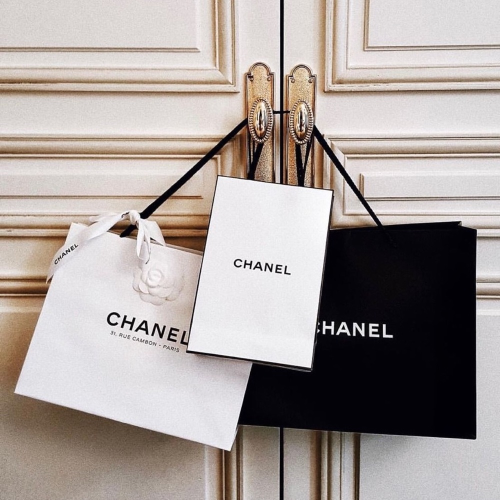 Designer Chanel, Gucci, LV, Dior, Dolce & Gabbana shopping bags